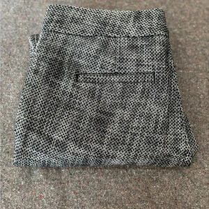 Ann Taylor Pants Size 2 Devin Fit. Black and White pattern. Winter staple pant.